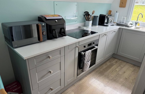 Bude Ski Chalet | Coombe View Cornwall Holiday Lodge Near Bude. Sea Views. Large Patio Sleeps 6.