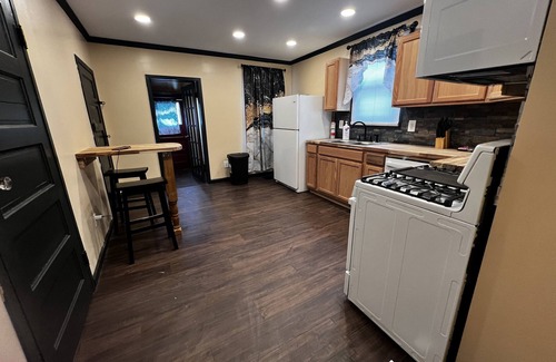 Terre Haute House | Coop’s Coop! Cute little place to relax with family & friends - pet-friendly!