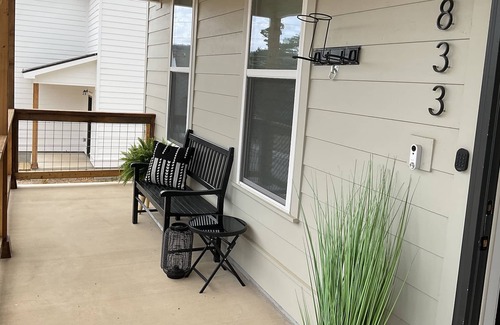 Fayetteville Cottage | Copia Cottage - Backs up to Centennial Park/Close to U of A! Newly built!