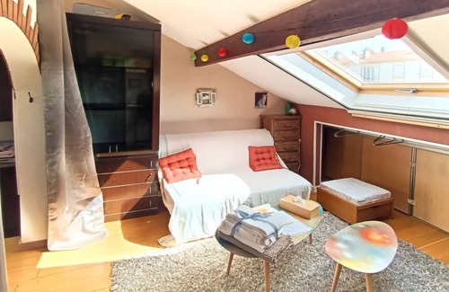 L'Hay-les-Roses Apartment | Coquet 2 Pièces Sous les Toits