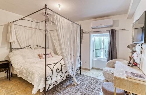 Maillane House | Coquette Maison de Village