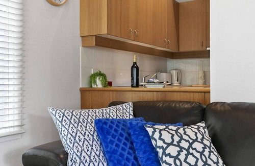 Lorne Apartment | Cora Lynn 13 - Smith