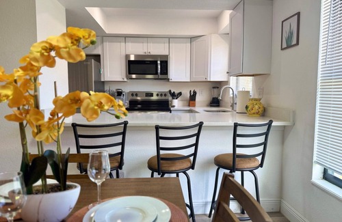 Caloosahatchee Apartment | Coral Breeze Escape S