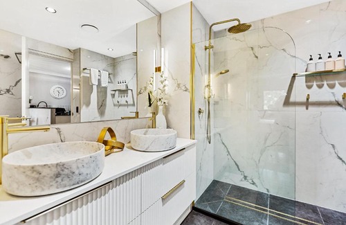 Westcourt Apartment | Coral Luxe Resort - 9 Pools Gym & BBQ