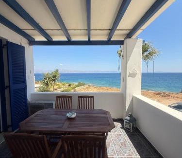 Logaras Apartment | Coral Nest