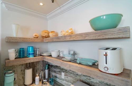 Palm Beach - West Palm Beach Condo | Coral Reef King Retro King Suite - near Beach