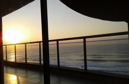 La Mercy Apartment | Coral Reef With Beautiful Blue Ocean Views.