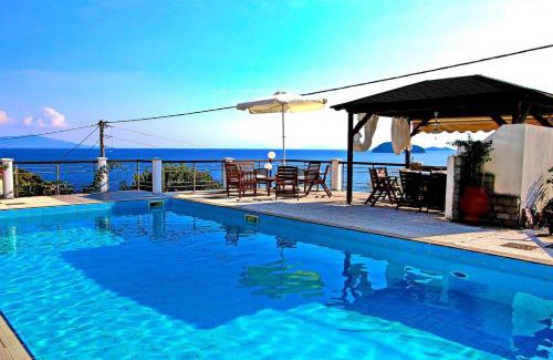 Palaio Tsifliki Villa | Coral Suite