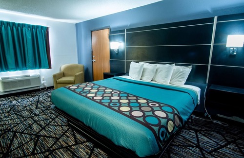 New Richmond Hotel | Coratel Inn and Suites By Jasper - Standard 1 King Bed Non Smoking
