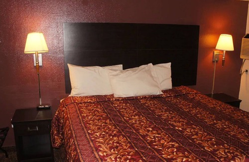 Waite Park House | Coratel Inn & Suites By Jasper Waite Park - 1 Queen Bed Accessible Non-Smoking