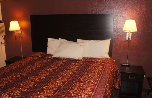 Waite Park House | Coratel Inn & Suites By Jasper Waite Park - 1 Queen Bed Accessible Non-Smoking