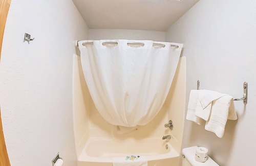 Blaine House | Coratel Inn & Suites Blaine - Standard 2 Queen Bed Non-Smoking