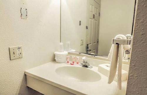 McCook Hotel | Coratel Inn & Suites By Jasper McCook