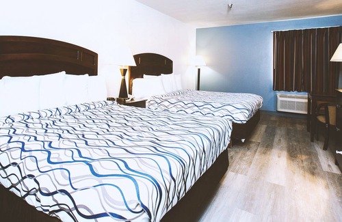 Park City House | Coratel Inn & Suites by Jasper Park City - Wichita North - EQBNS