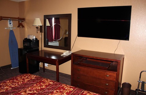 Stillwater Hotel | Coratel Inn & Suites Stillwater - 1 King Accessible Non-Smoking