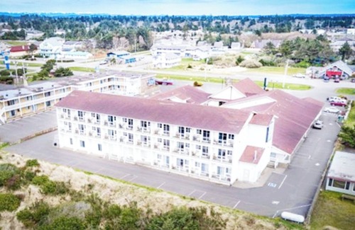 Ocean Shores Hotel | Coratel Inn & Suites By Jasper Ocean Shores - 2 Queen Bed Non Smoking