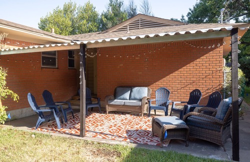 Denton House | Cordell Home: 4 Bed Home W/2 Baths Ideal for Family Getaways