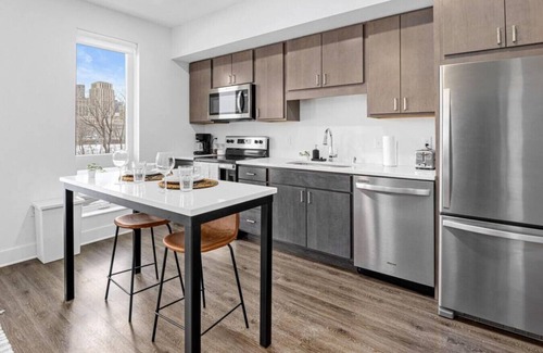 Riverview Apartment | Cordelle 320 · Skyline View 1 Bed - Pool, Gym, Arcade