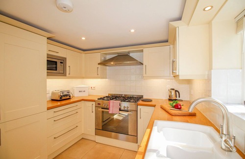 Corfe Cottage | CORFE LODGE, family friendly, with open fire in Corfe Castle