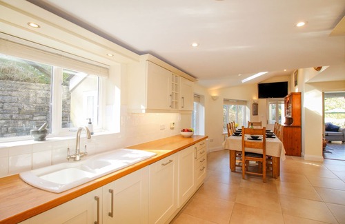 Corfe Cottage | CORFE LODGE, family friendly, with open fire in Corfe Castle