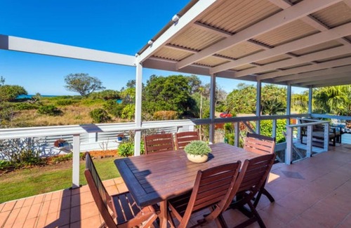 Corindi Beach House | Corindi Beach House - oceanfront sandy toes salty breezes