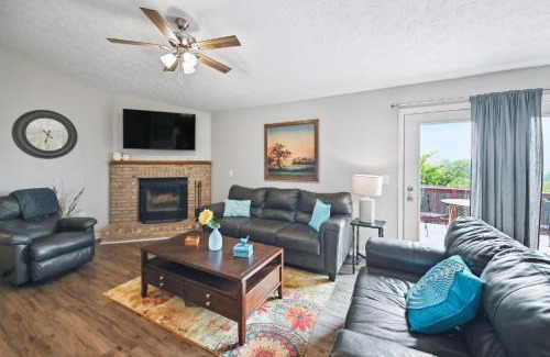 Corinth House | Corinth Getaway with Deck about 11 Mi to Ark Encounter!