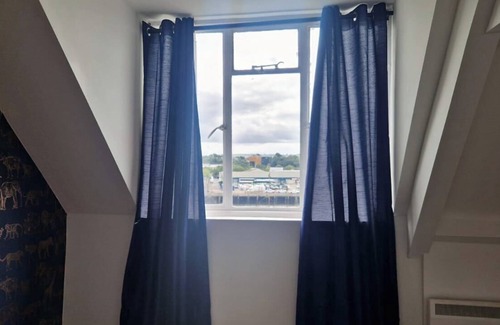 Cork Apartment | Cork Apartment with River Views -Cosy in Cork
