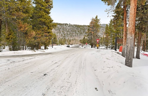Lakeside Village Condo | Corner condo w/ Keystone & lake views plus shared pool, hot tub, & gym
