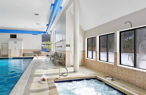Lakeside Village Condo | Corner condo w/ Keystone & lake views plus shared pool, hot tub, & gym