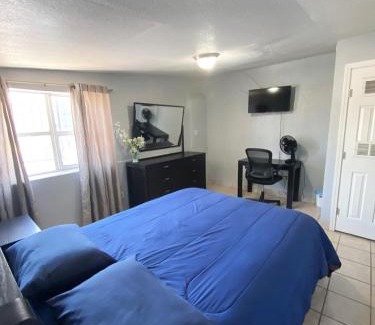 El Paso Apartment | Corner Gem Near Yarbrough Zaragoza I10 unit 1