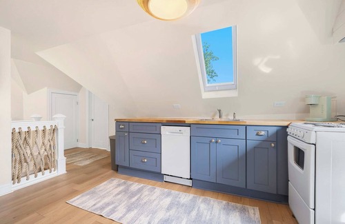 Annapolis House | Corner House - Cozy Five Star 2 Bedroom Suite. Downtown and Stadium. Parking!
