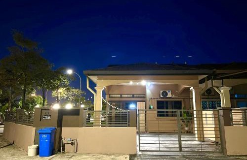 Jenjarom House | Corner House - Three Bedroom Quayside Rimbayu Kg Lombong Jalan Kebun Puchong