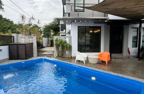 Subang Jaya Villa | Corner New Private Pool Villa Near Sunway up to 30 pax