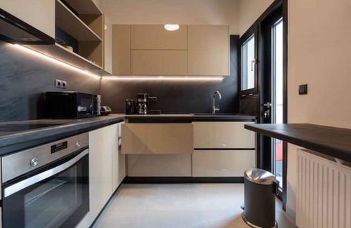 Koukaki Apartment | Corner penthouse in Acropolis