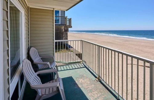 Logsden Condo | Corner Queen Fireplace Studio - No Stairs - Ocean View - Pool & Hot Tub!