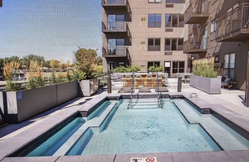 Merriam Park Apartment | Corner Unit with Views!10 mins to either Downtown!