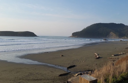 Gold Beach House | Cornerstone Ranch experience minutes to the beach and Rogue River