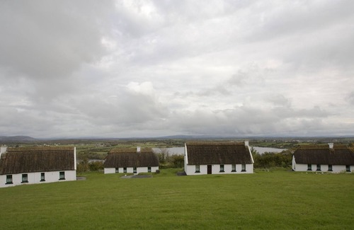 Corofin Cottage | Corofin Lake Cottage No 7 - a two story that sleeps 6 guests in 3 bedrooms