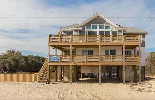 Corolla House | Corolla 4X4 Beach, Views of the Ocean and Sound, Wild Horses, Pet Friendly