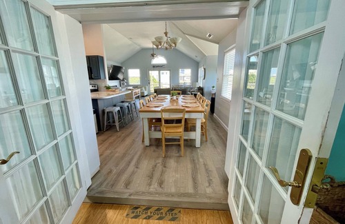 Carova Beach House | “COROLLA IS CALLING” 4X4 Area ,Pool/Hot Tub, Wild horses right in your backyard!