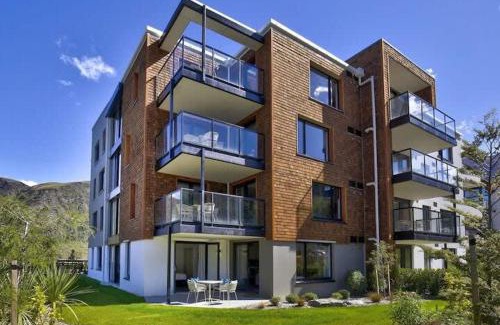 Arthur's Point Apartment | Coronet Base at La Residence du Parc