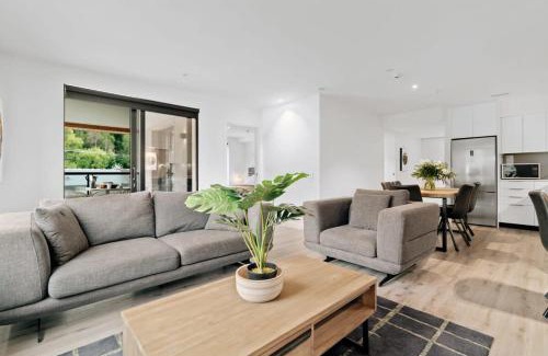 Arthur's Point Apartment | Coronet Base at La Residence du Parc