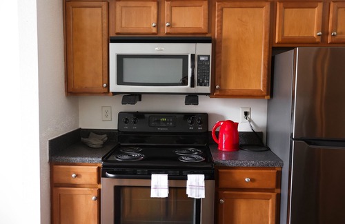 Coliseum Central Apartment | Corporate and Modern 2br suite I Pool I Parking
