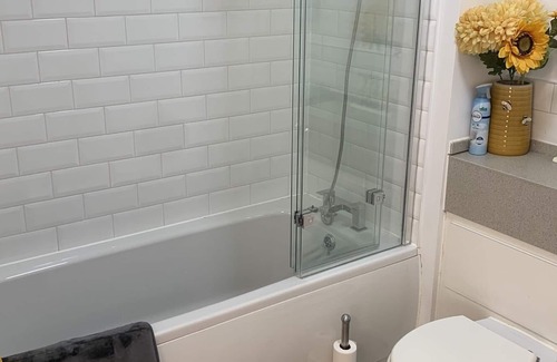 Chorley Apartment | Corporate, Professional, Leisure Apartment in Leafy Edge of Chorley Town Centre