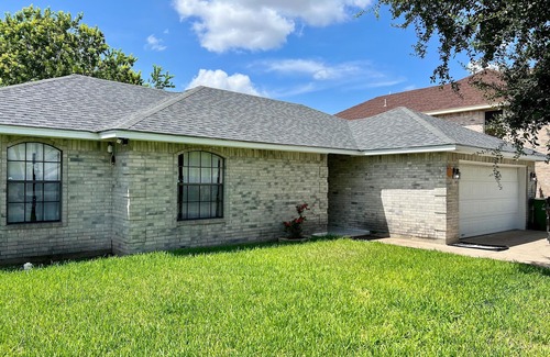 Brownsville House | Corporate-Ready Home Close to SpaceX & the Coast