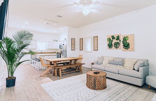 Corpus Christi Apartment | Corpus · Walk to Whitecap Beach - Heated Pool, AC, Parking