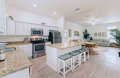 Corpus Christi Apartment | Corpus · Walk to Whitecap Beach - Heated Pool, AC, Parking