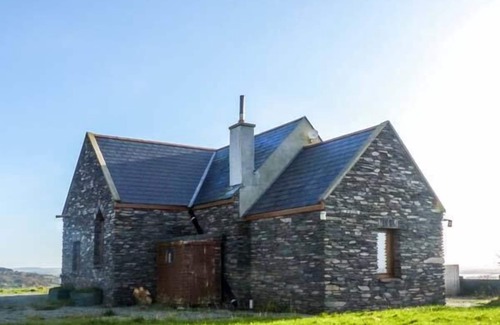 Derreennatra Cottage | CORR AN DROMA, pet friendly, with open fire in Schull, County Cork