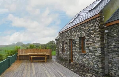 Derreennatra Cottage | CORR AN DROMA, pet friendly, with open fire in Schull, County Cork