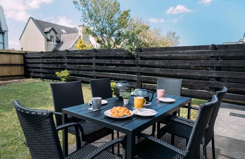 Lahinch House | Corran Meabh 9 (600m to Lahinch Beach)